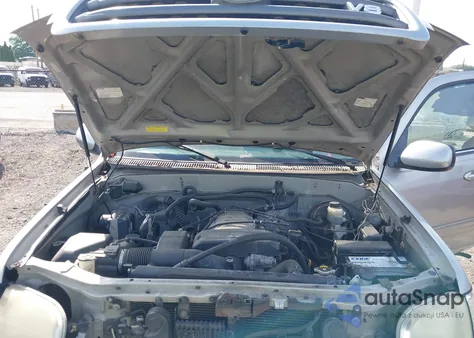 2002 Toyota Sequoia Sr5 V8 z USA, uszkodzony, nr VIN 5TDZT34A92S070079